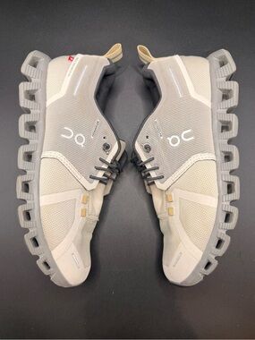 On Running women’s shoe. Cream/Gray SZ 6.5